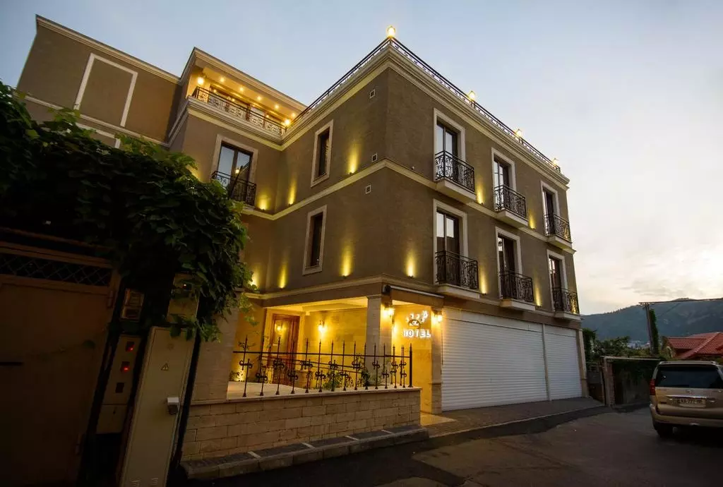 hotel kmm tbilisi_shabavizparvaz_04.jpg